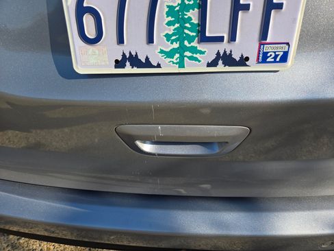 Used 2018 Chrysler Pacifica Touring-L image 9