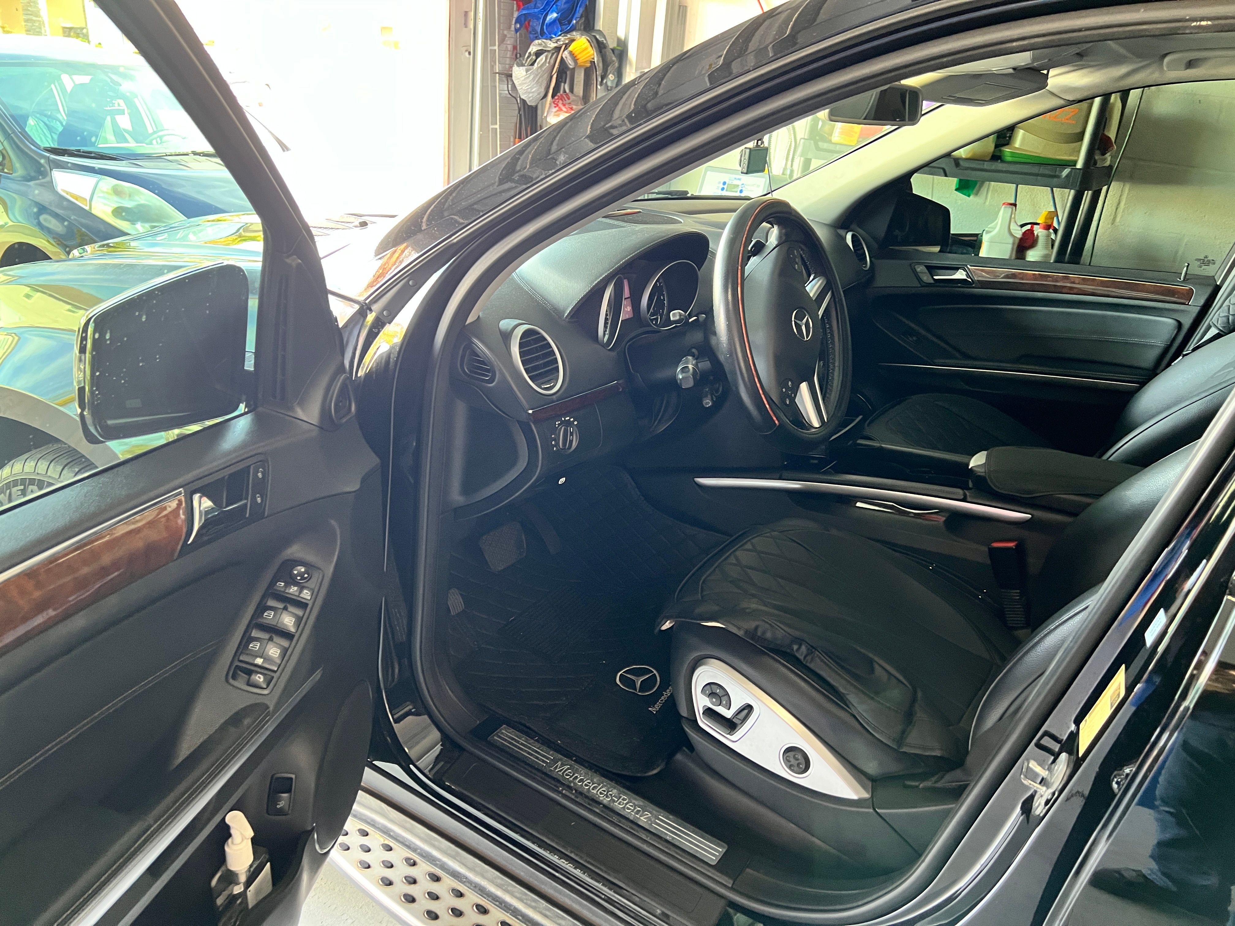 Used 2011 Mercedes-Benz GL 450 4MATIC image 5