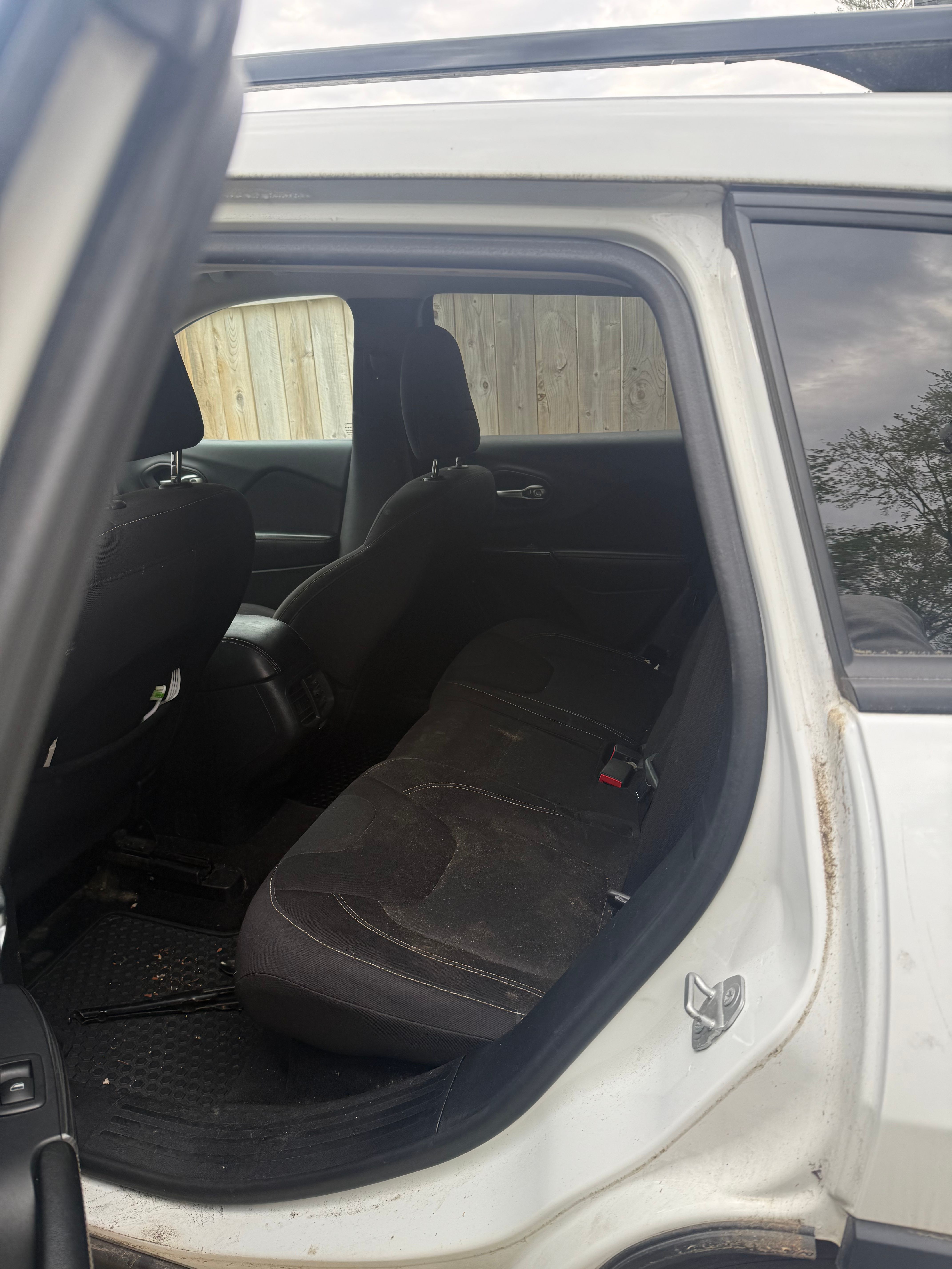 Used 2016 Jeep Cherokee Latitude w/ Comfort/Convenience Group AWD/4WD image 6