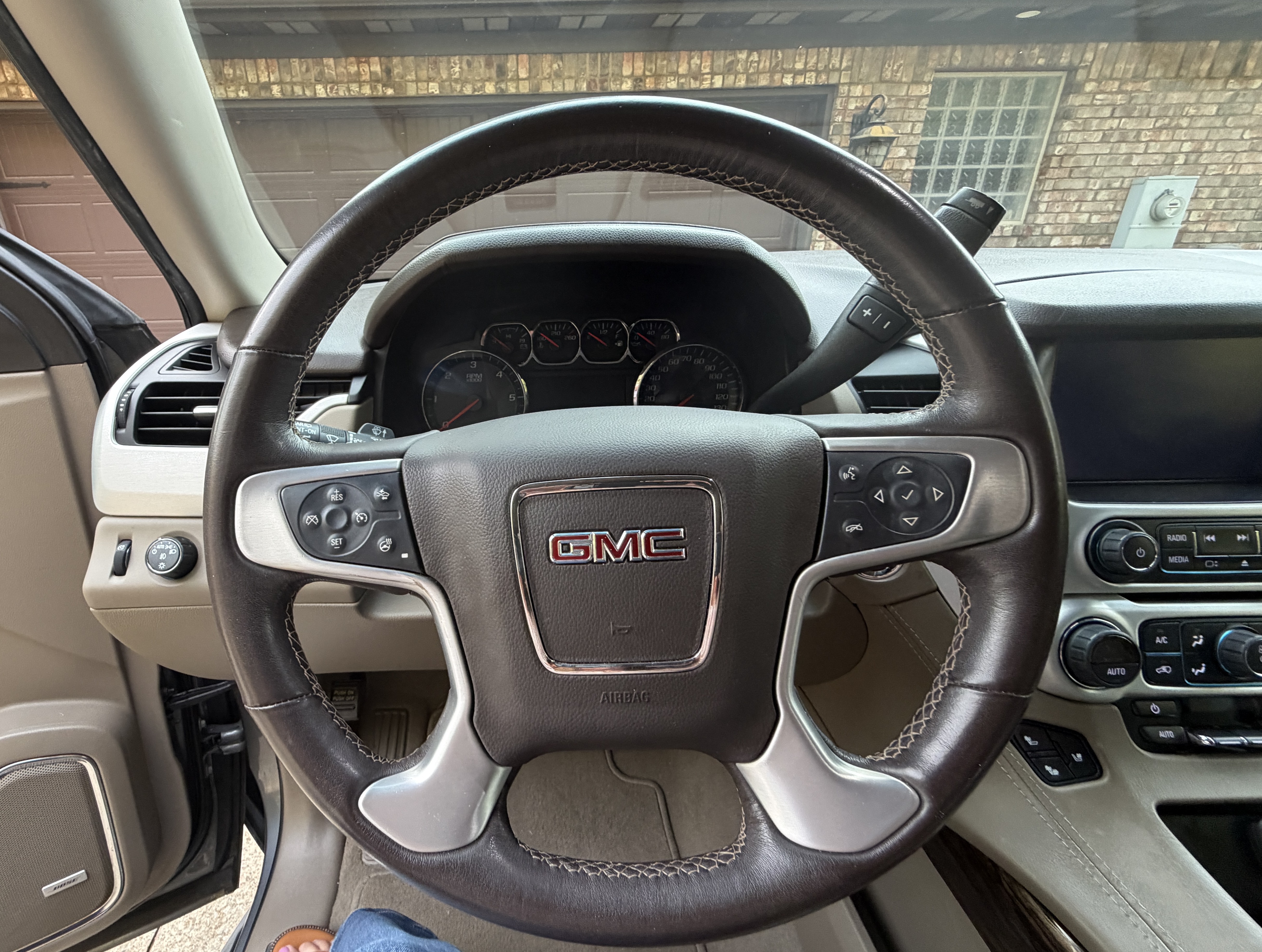Used 2020 GMC Yukon SLT w/ Premium Edition RWD image 26