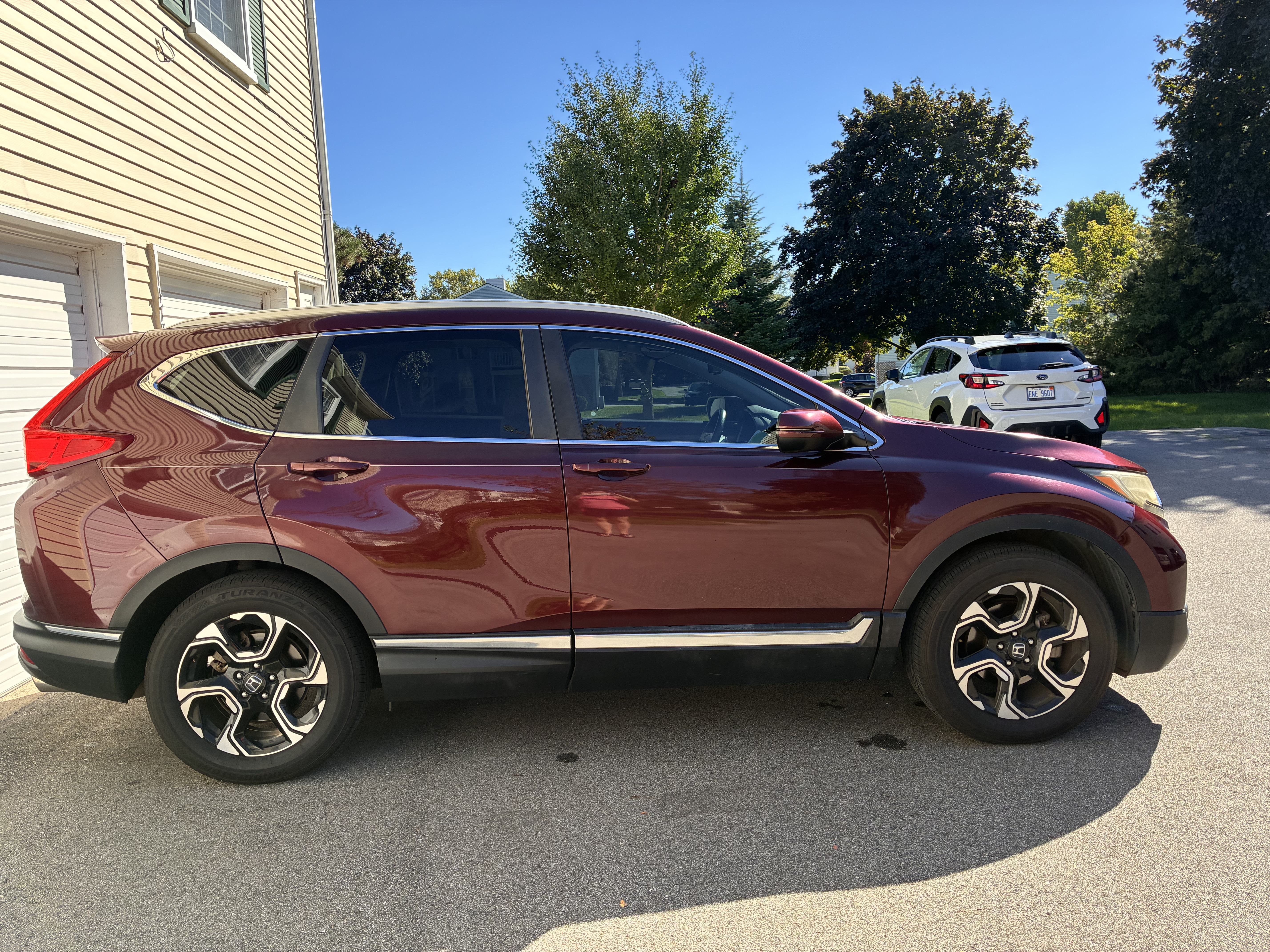 Used 2018 Honda CR-V Touring image 1