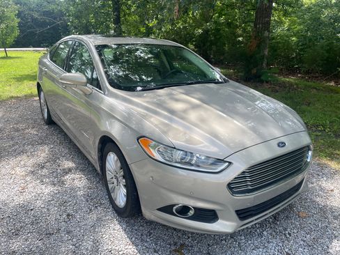 Used 2015 Ford Fusion SE w/ Equipment Group 502A FWD image 2