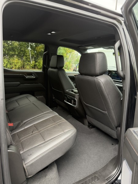 Used 2024 Chevrolet Silverado 1500 High Country w/ Technology Package AWD/4WD image 19