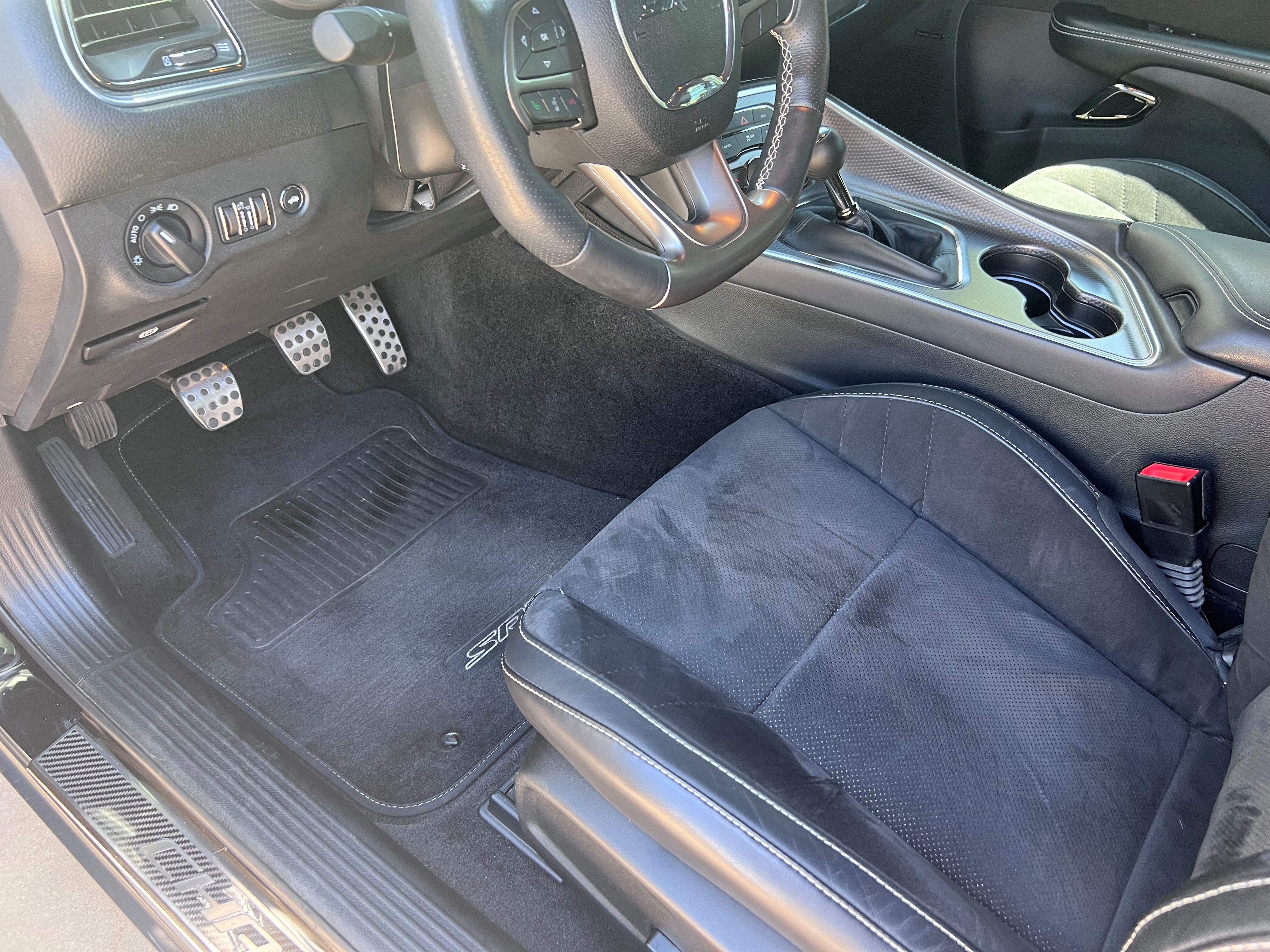Used 2015 Dodge Challenger SRT Hellcat RWD image 17