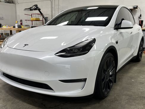 Used 2023 Tesla Model Y Performance image 2