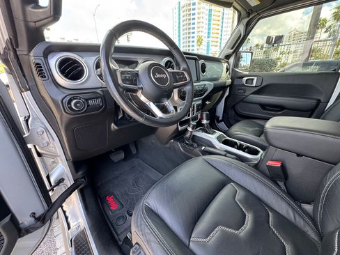 Used 2022 Jeep Wrangler Unlimited Sahara w/ Cold Weather Group image 16