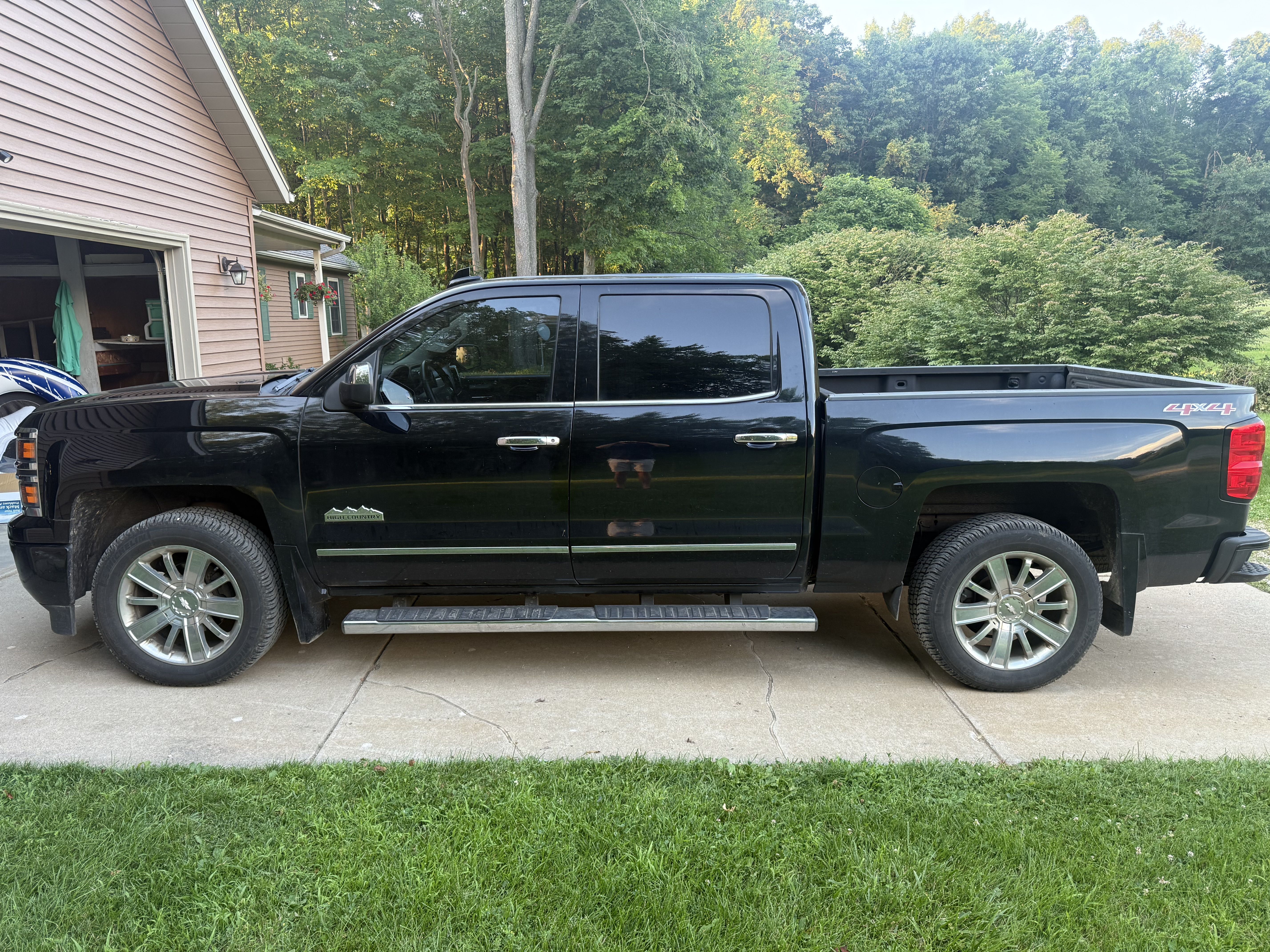 Used 2015 Chevrolet Silverado 1500 High Country w/ High Country Premium Package AWD/4WD image 6