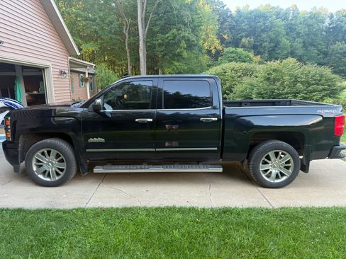 Used 2015 Chevrolet Silverado 1500 High Country w/ High Country Premium Package AWD/4WD image 6