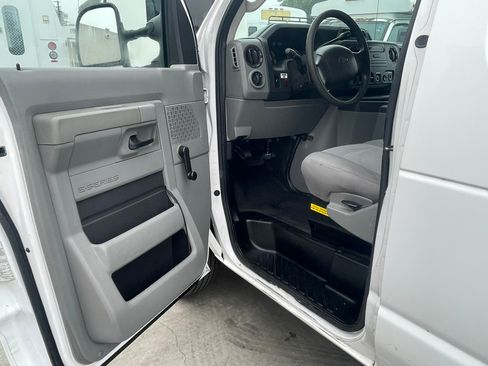 Used 2010 Ford E-250 and Econoline 250 image 21