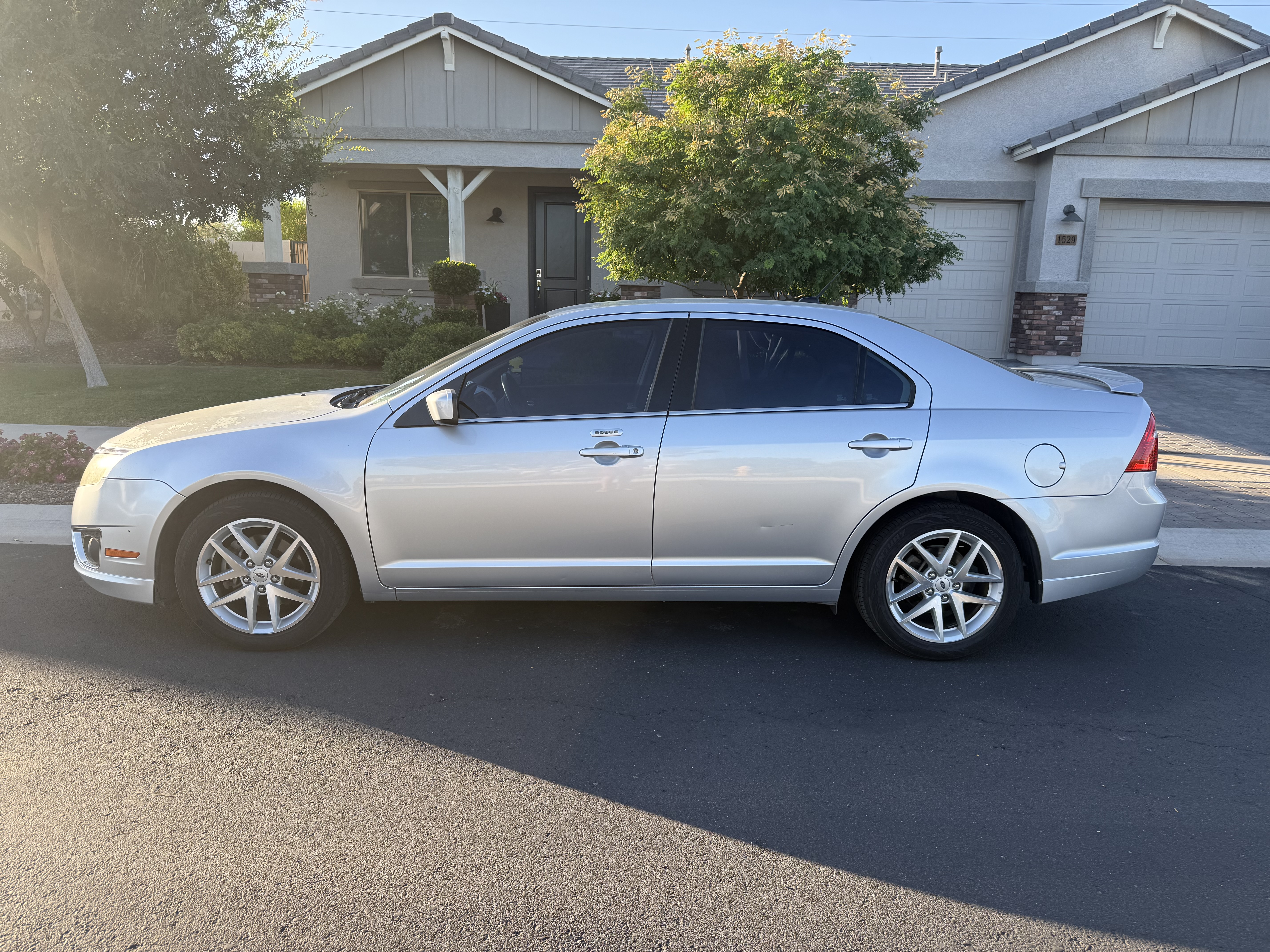 Used 2012 Ford Fusion SEL FWD image 6