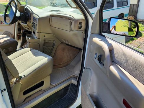 Used 1996 Chevrolet Astro AWD Passenger image 10