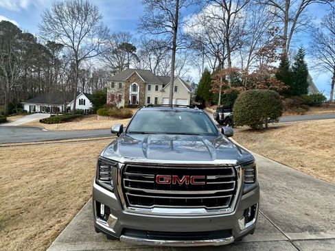 Used 2022 GMC Yukon SLT w/ SLT Premium Package image 11