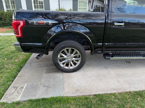 Used 2017 Ford F150 Lariat image 6