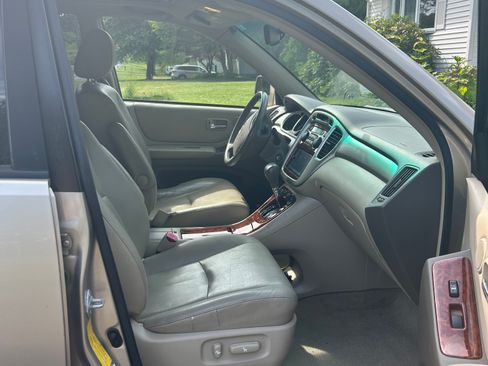 Used 2007 Toyota Highlander 4WD V6 w/ 3rd Row image 9