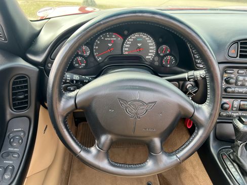 Used 2000 Chevrolet Corvette Convertible w/ Performance Handling Pkg RWD image 10