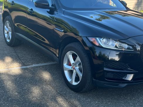 Used 2020 Jaguar F-PACE Premium image 2