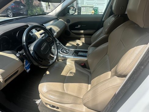 Used 2017 Land Rover Range Rover Evoque SE AWD/4WD image 11