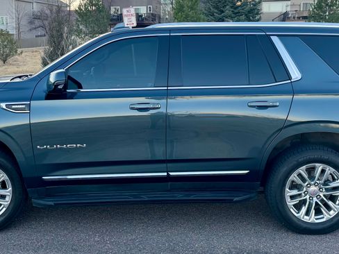 Used 2021 GMC Yukon SLT w/ SLT Premium Package AWD/4WD image 6