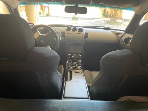 Used 2006 Nissan 350Z Touring w/ (N93) Cargo Convenience Pkg image 11