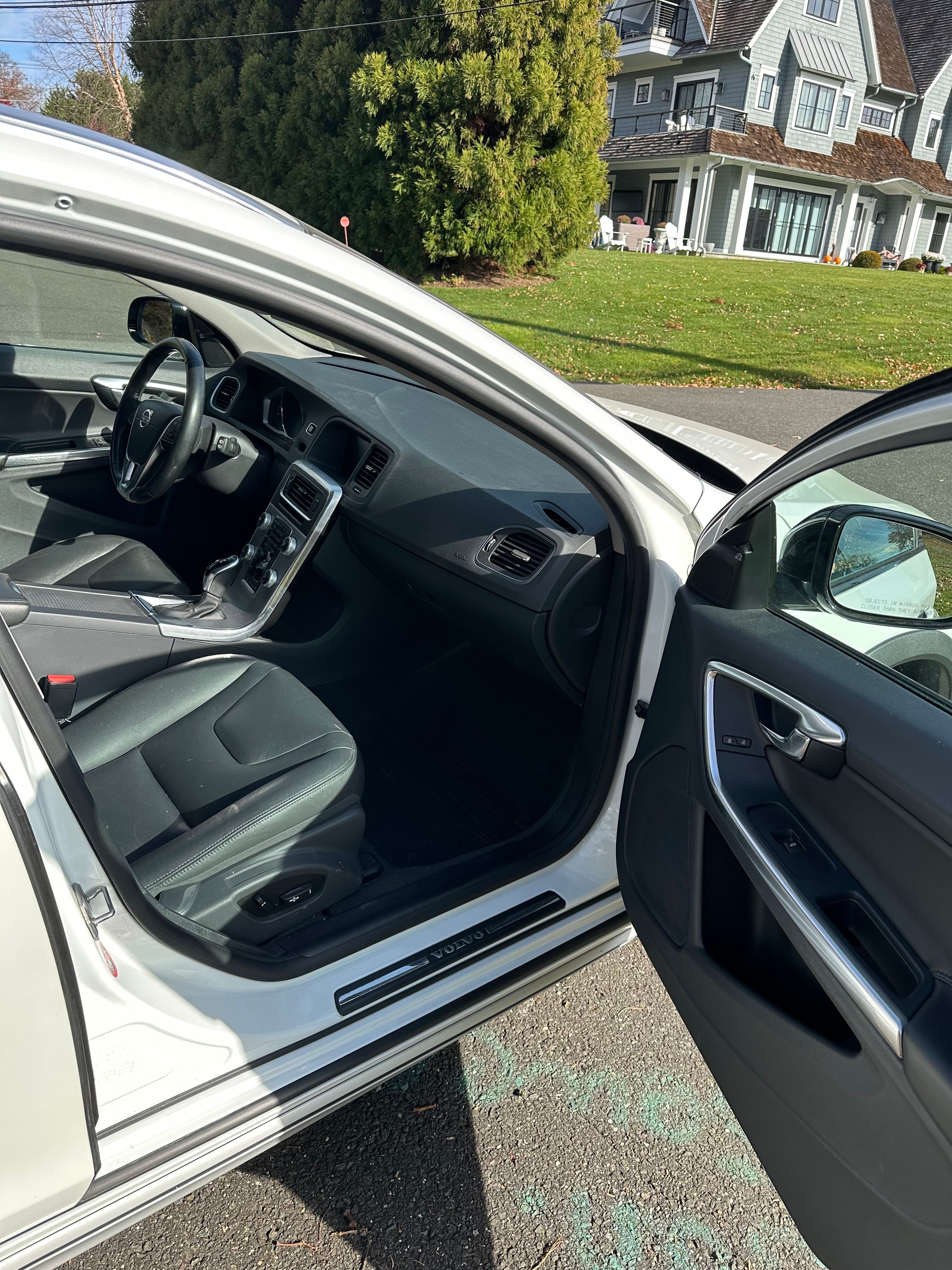 Used 2018 Volvo V60 T5 Cross Country w/ Convenience Package AWD/4WD image 9
