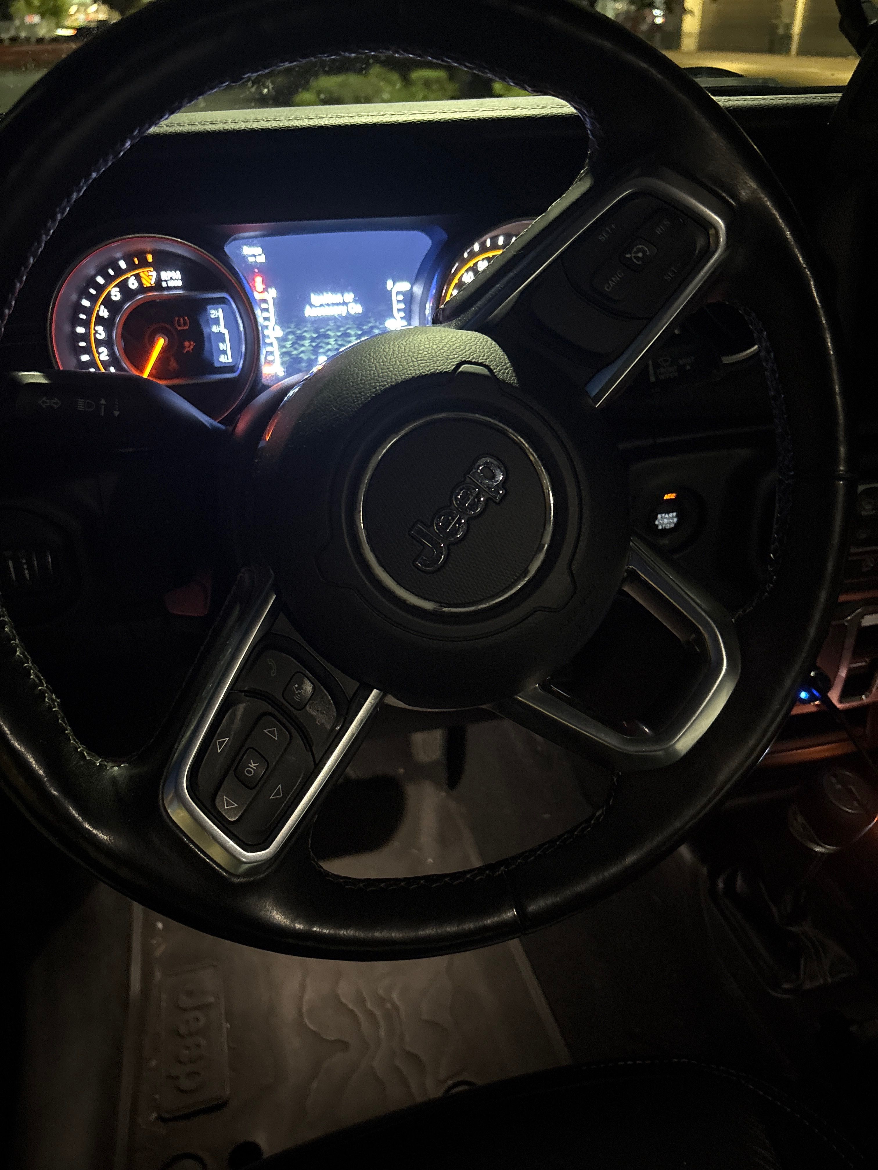 Used 2018 Jeep Wrangler Unlimited Sahara w/ Uconnect 4C Nav & Sound Group AWD/4WD image 6