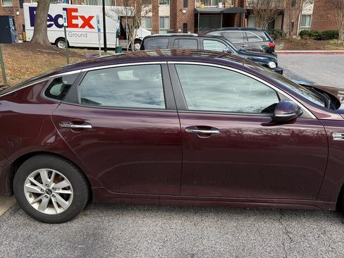 Used 2018 Kia Optima LX FWD image 9