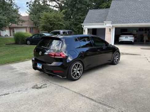 Used 2018 Volkswagen Golf 4-Door image 8