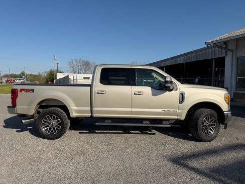 Used 2017 Ford F250 Lariat w/ Lariat Value Package image 4