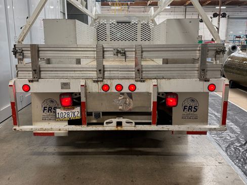 Used 2017 Ford F550 2WD Crew Cab Super Duty image 6