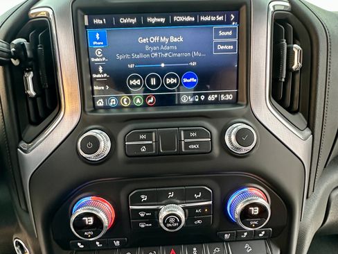 Used 2021 GMC Sierra 1500 SLT image 23