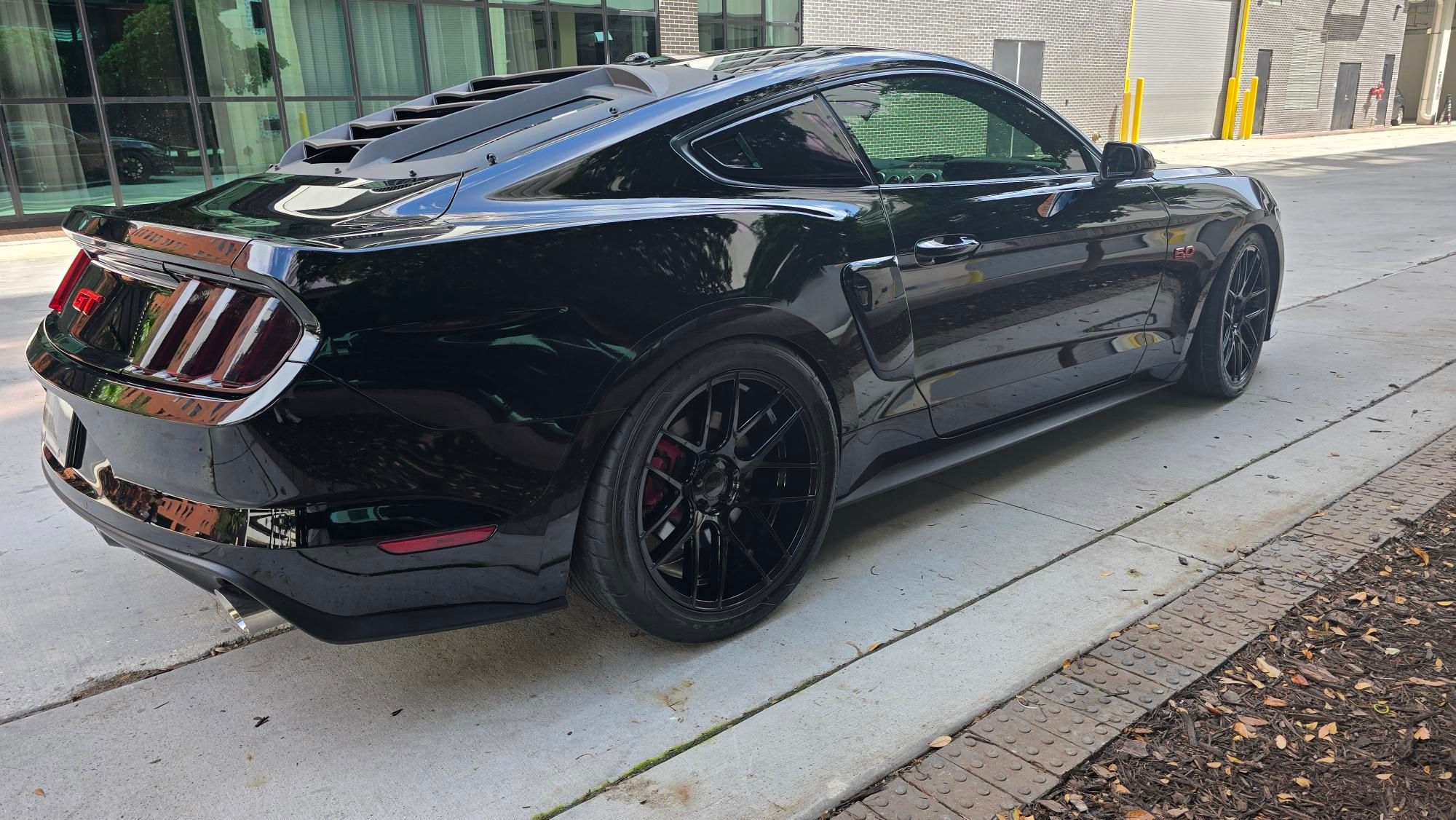 Used 2015 Ford Mustang GT Premium w/ GT Performance Package RWD image 28