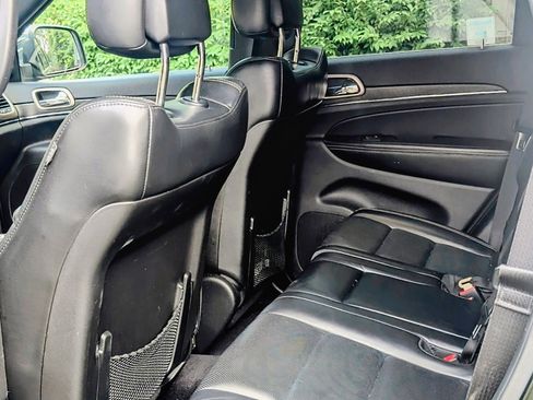 Used 2017 Jeep Grand Cherokee Limited w/ Luxury Group II image 12