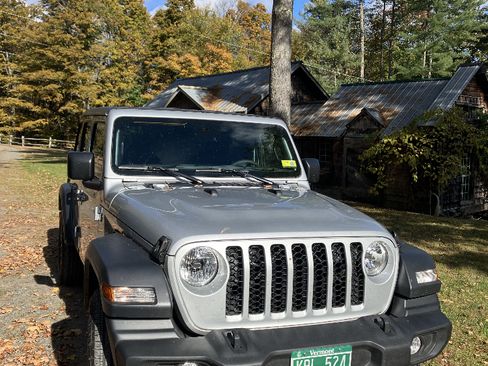 Used 2024 Jeep Wrangler Unlimited Sport image 2