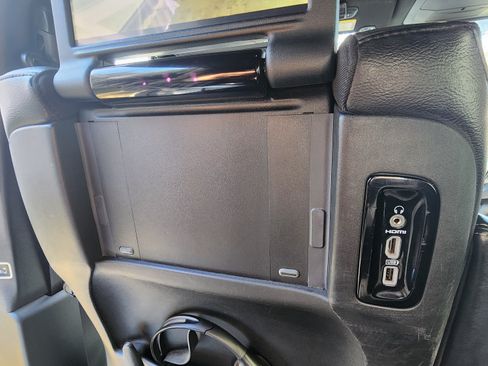 Used 2019 Chrysler Pacifica Touring-L Plus w/ Advanced Safetytec Group image 23