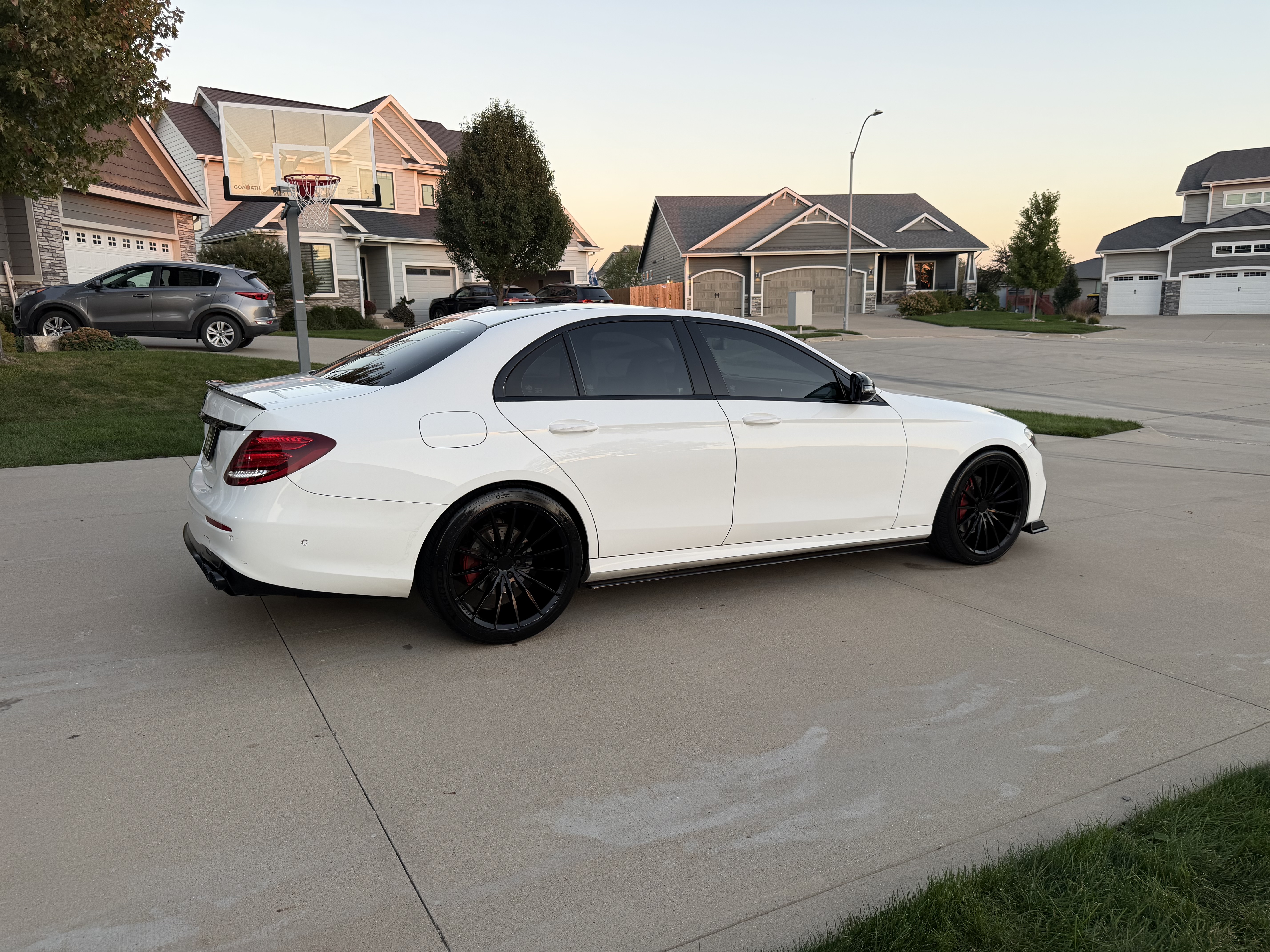 Used 2017 Mercedes-Benz E 300 4MATIC image 4