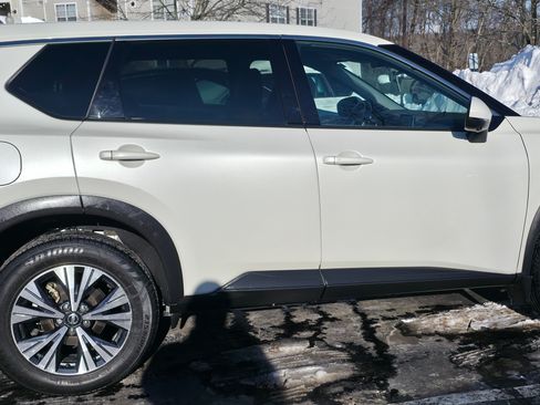 Used 2021 Nissan Rogue SV image 4