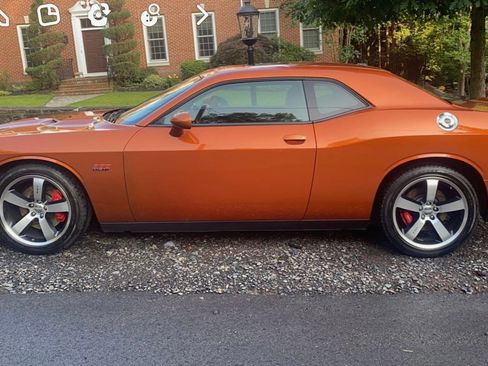 Used 2011 Dodge Challenger SRT8 image 1