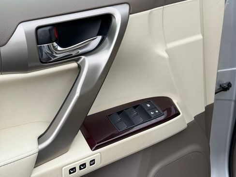 Used 2014 Lexus GX 460 w/ Premium Package image 9