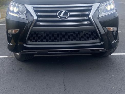 Used 2017 Lexus GX 460 image 2