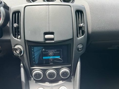 Used 2017 Nissan 370Z Coupe RWD image 6