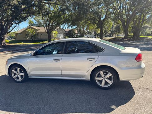 Used 2013 Volkswagen Passat 2.5 SE image 1