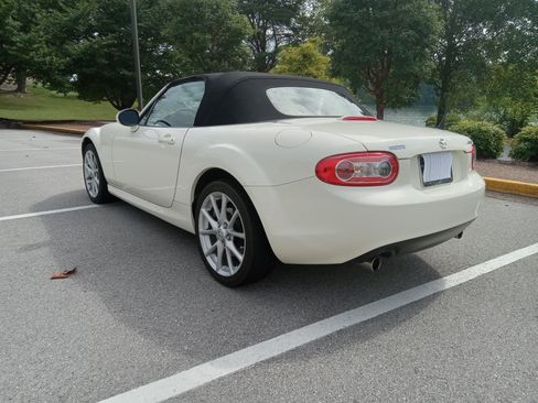 Used 2009 MAZDA MX-5 Miata Grand Touring image 5