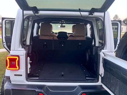 Used 2021 Jeep Wrangler Unlimited Rubicon image 14