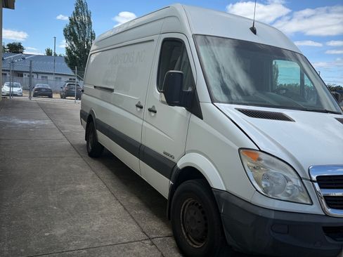 Used 2007 Dodge Sprinter 2500 image 4