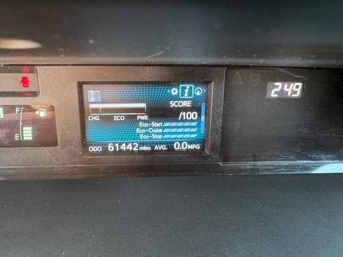 Used 2017 Toyota Prius V Five image 14