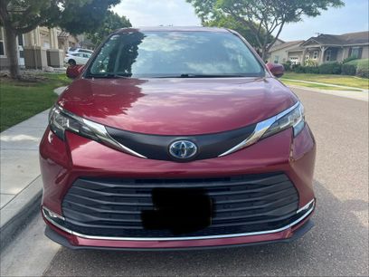 Used 2022 Toyota Sienna XLE