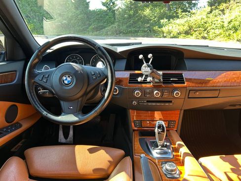 Used 2010 BMW 535i xDrive Wagon image 11