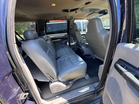 Used 2005 Ford Excursion XLT image 10