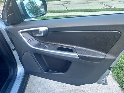 Used 2010 Volvo XC60 T6 image 15