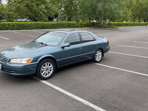 Used 2000 Toyota Camry XLE image 11